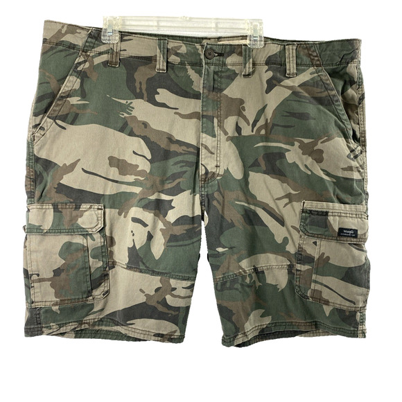 Wrangler Cargo Shorts Mens Size 48 Camo Bermuda Relaxed Fit Outdoors Pockets - Picture 1 of 11